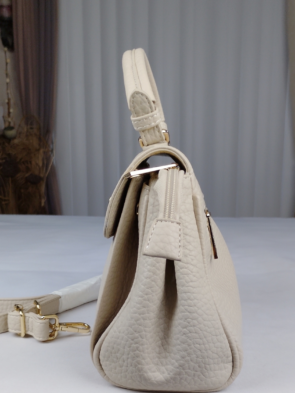 Angel Kiss Cream Tote / Shoulder Bag. - Picture 3 of 14